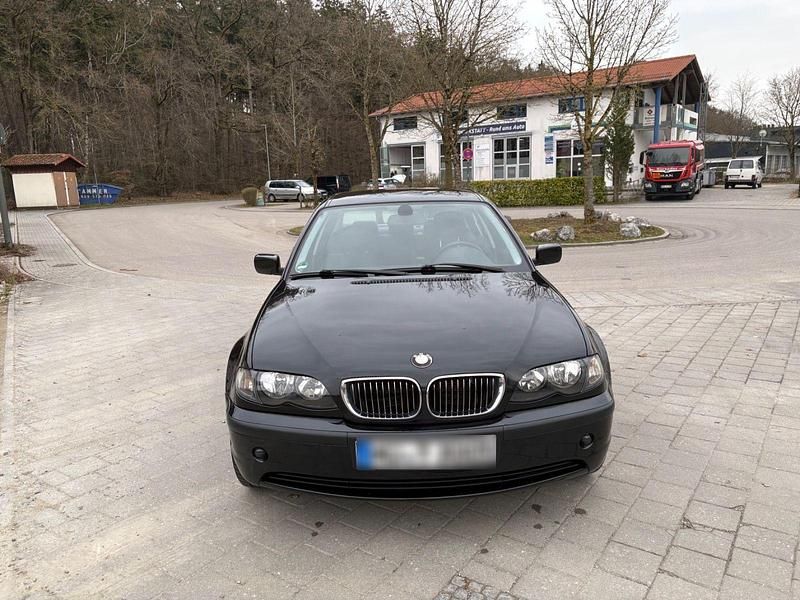 Używany BMW 318 143 KM (105 kW) 2004 Czarny Sedan/Limuzyna