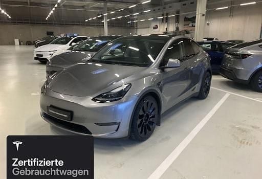 Silber Gebraucht 2023 Tesla Model Y Performance SUV | 43.600 € (Etwas zu teuer) - Bild 1/4