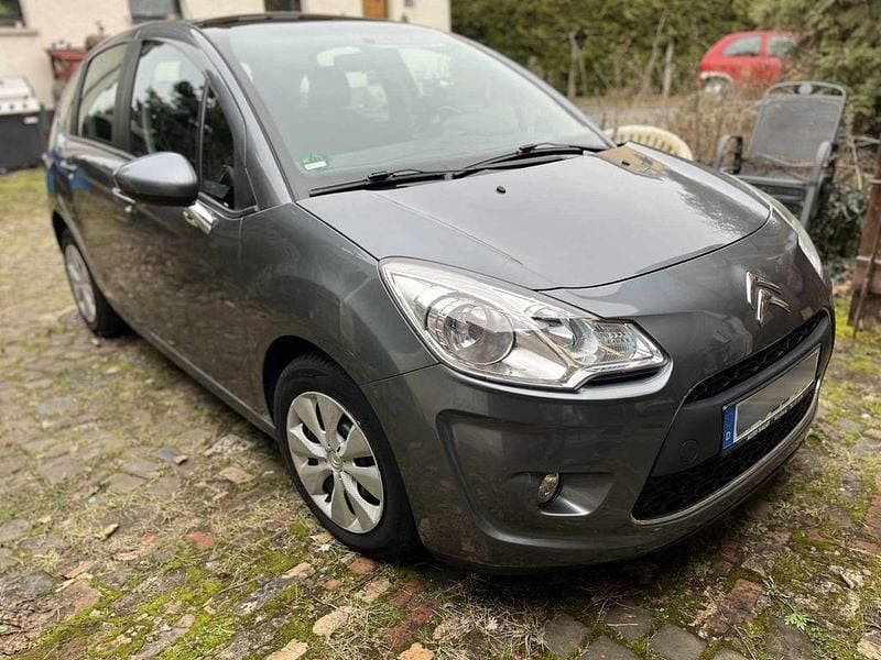Grau Gebraucht 2011 Citroën C3 Tendance Limousine | 2.550 € (Superpreis) - Bild 1/4