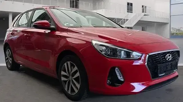 Gebraucht Hyundai i30 140 PS (102 kW) 2018 Rot Limousine