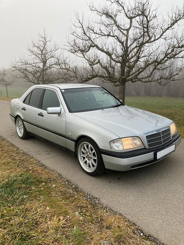 Silber Gebraucht 1996 Mercedes C220 Limousine | 3.500 € (Fairer Preis) - Bild 1/4
