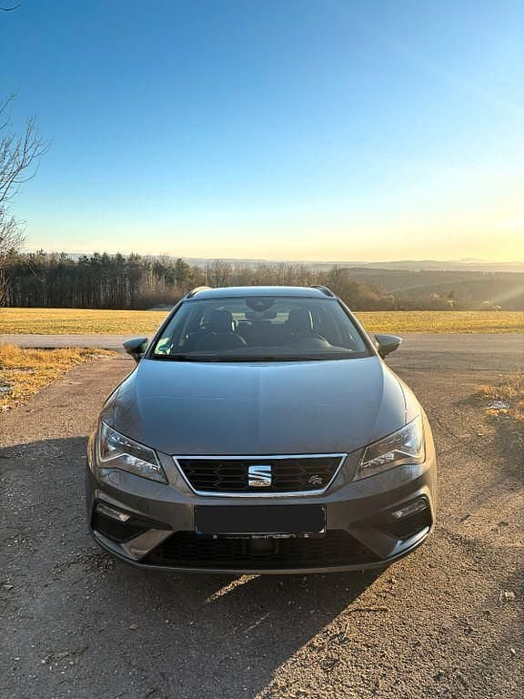 Grau Gebraucht 2018 Seat Leon ST FR Kombi | 14.250 € (Fairer Preis) - Bild 1/4