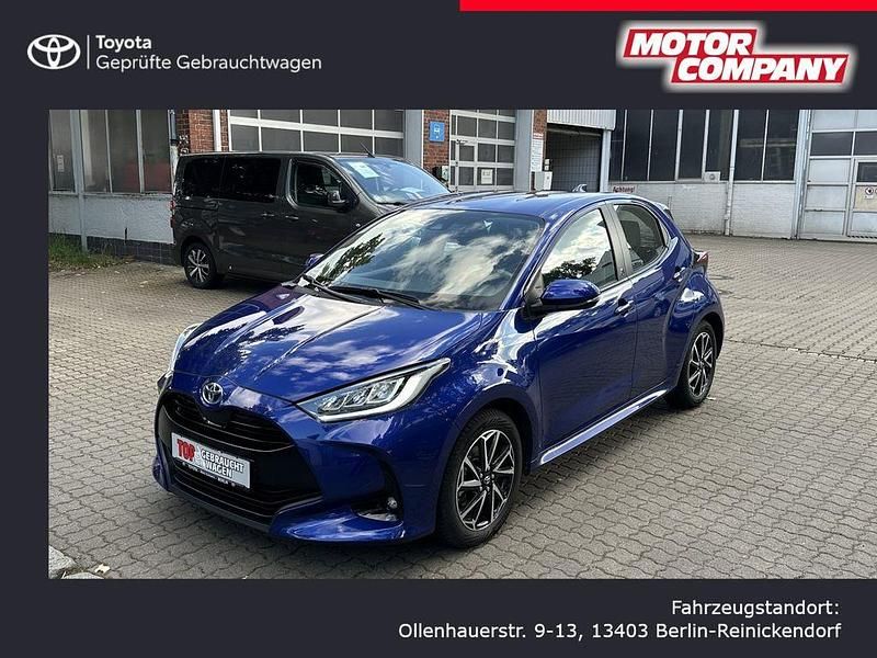 Nachtblau mica metallic Gebraucht 2022 Toyota Yaris Hybrid Basis Limousine | 19.990 € (Fairer Preis) - Bild 1/4