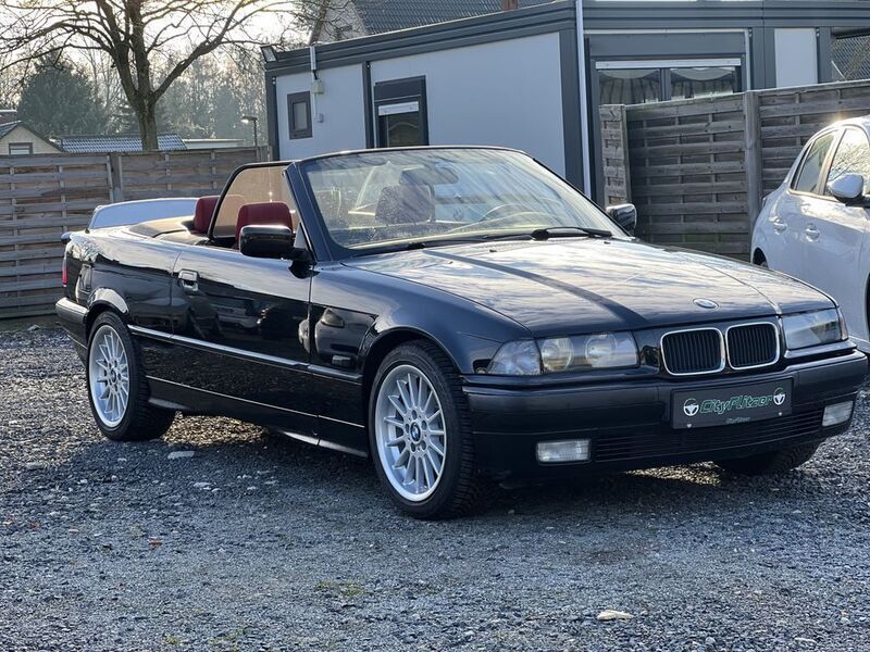 Schwarz Gebraucht 1995 BMW 320 Cabriolet Sport Line Cabrio | 7.900 € - Bild 1/4