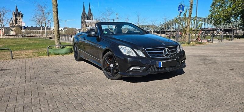 Gebraucht Mercedes E350 AMG line 265 PS (194 kW) 2011 Schwarz Cabrio