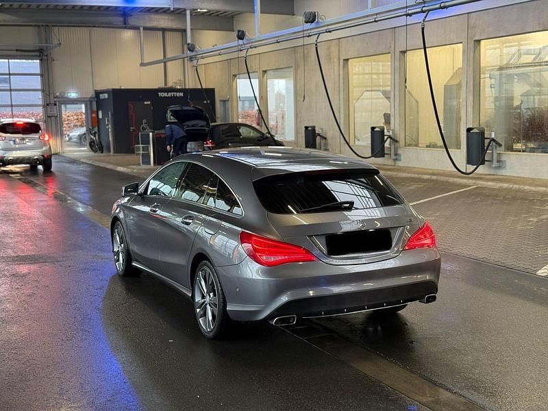 Gebraucht Mercedes CLA200 Shooting Brake 136 PS (100 kW) 2015 Grau Kombi