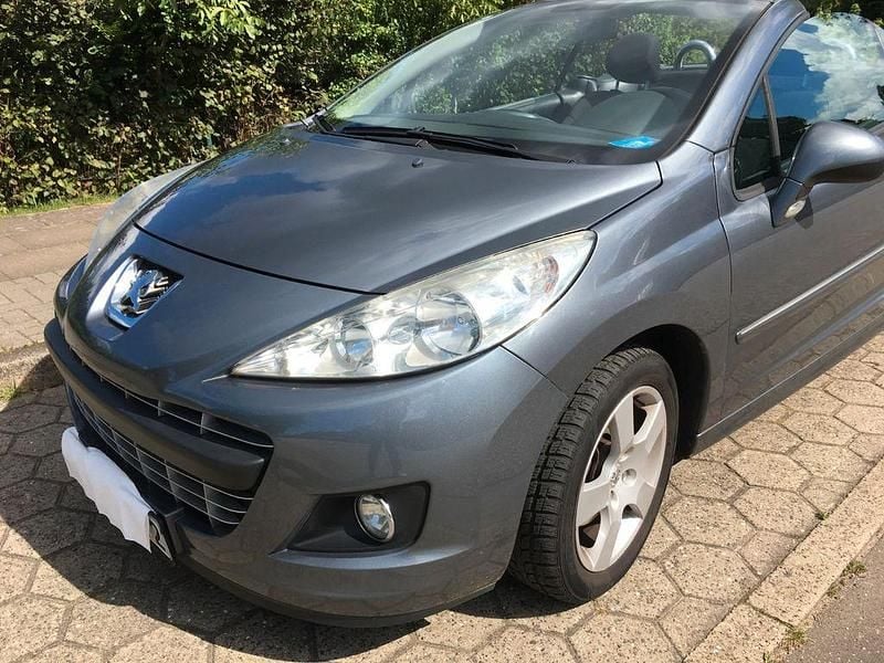 Grau Gebraucht 2010 Peugeot 207 CC Filou Cabrio | 3.600 € (Fairer Preis) - Bild 1/4