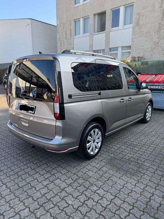 Gebraucht VW Caddy Life 122 PS (89 kW) 2023 Silber Van / Kleinbus