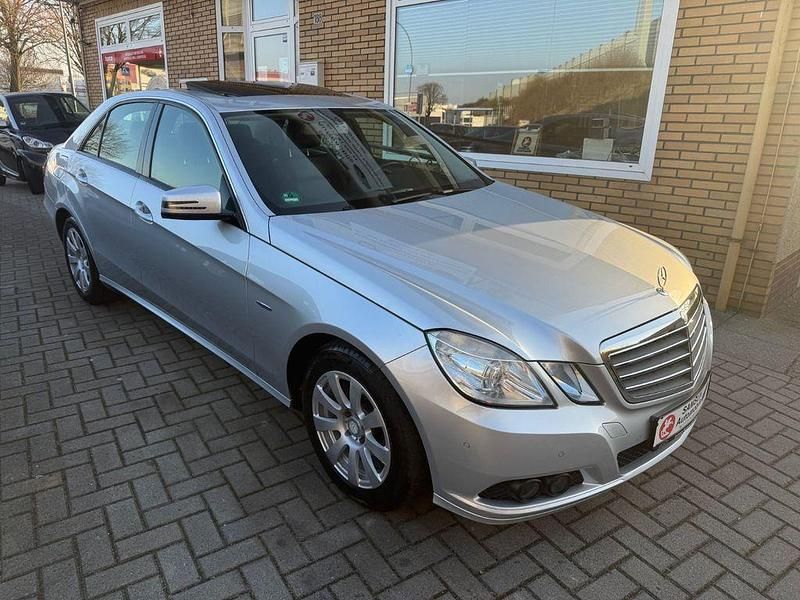 Gebraucht Mercedes E200 136 PS (100 kW) 2011 Silber Limousine