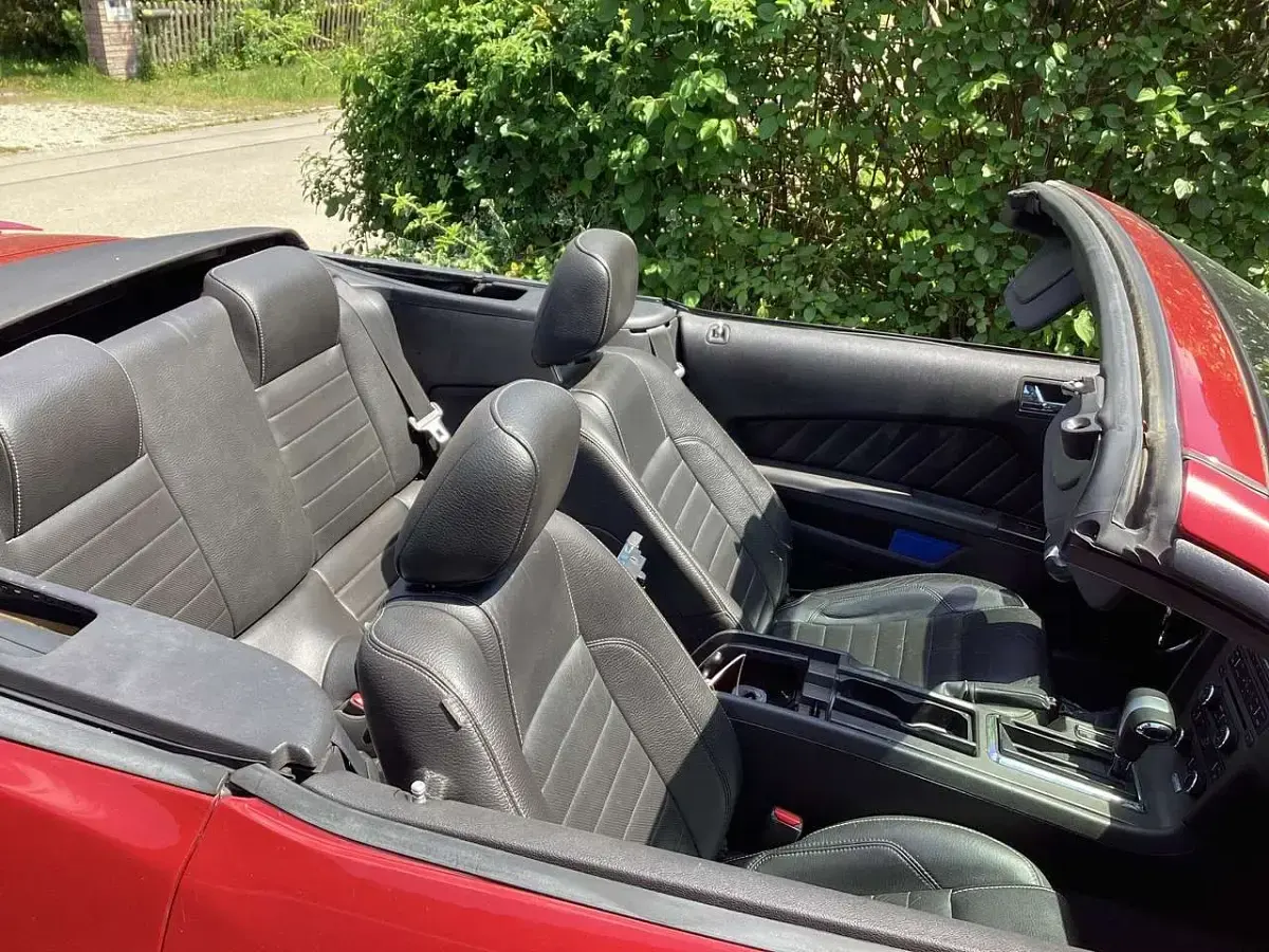 Gebraucht Ford Mustang 213 PS (156 kW) 2010 Rot Cabrio