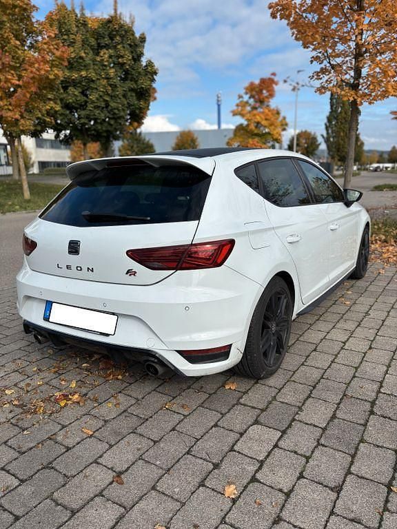 Weiß Gebraucht 2018 Seat Leon FR Limousine | 11.600 € (Fairer Preis) - Bild 1/4