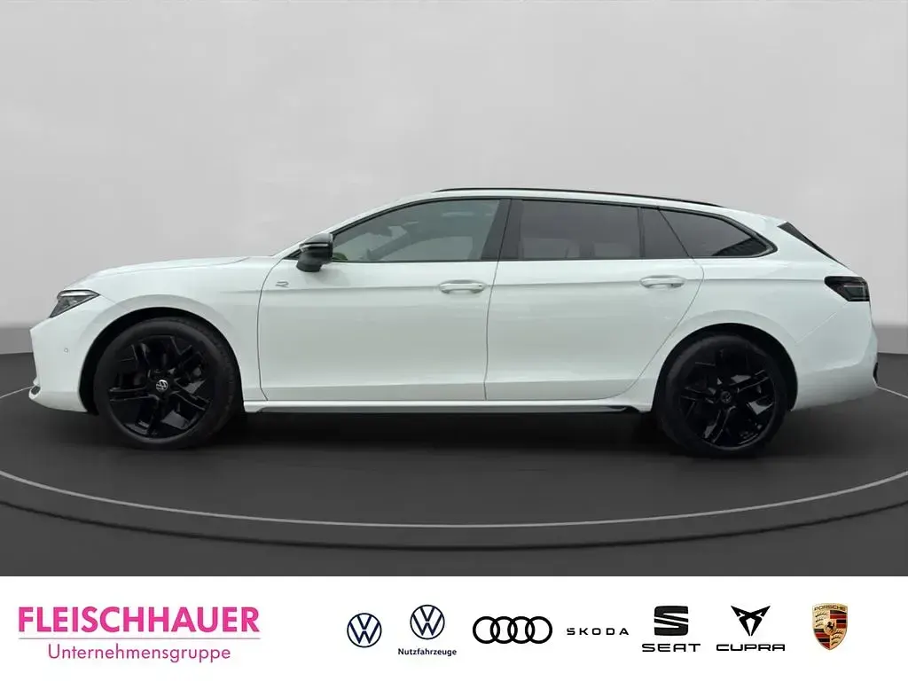 Gebraucht VW Passat R-line 150 PS (110 kW) 2024 Weiss Kombi