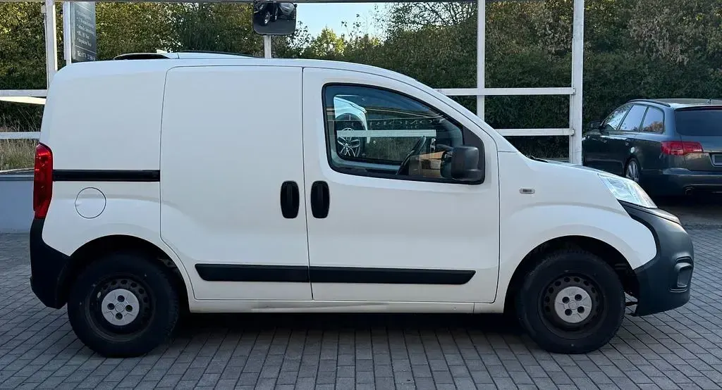 Gebraucht Fiat Fiorino 77 PS (56 kW) 2017 Weiß Van / Kleinbus