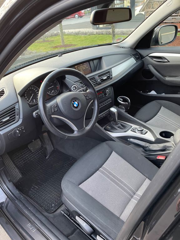 Schwarz Gebraucht 2011 BMW X1 Sport Line SUV | 8.950 € (Fairer Preis) - Bild 1/4