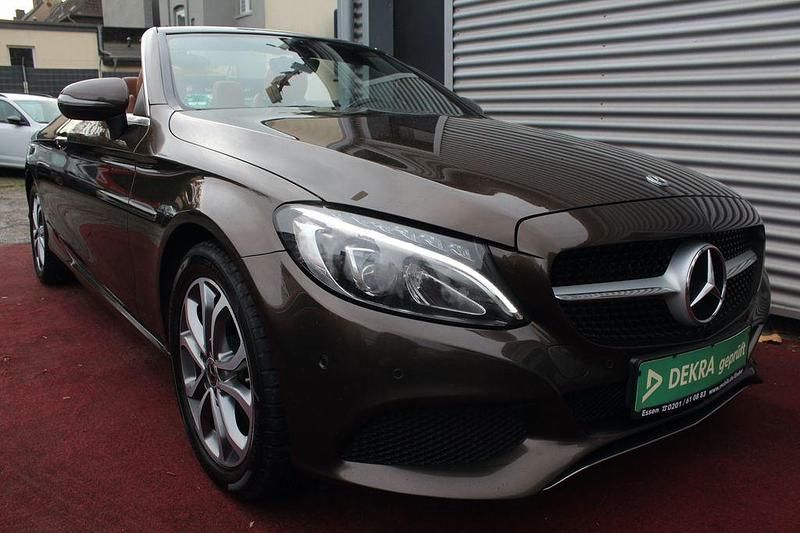 Gebraucht Mercedes C180 156 PS (114 kW) 2018 Braun (metallic) Cabrio