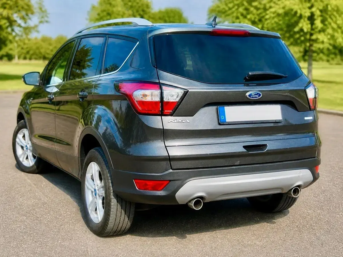 Usata Ford Kuga Cool & Connect 120 CV (88 kW) 2018 Grigio SUV