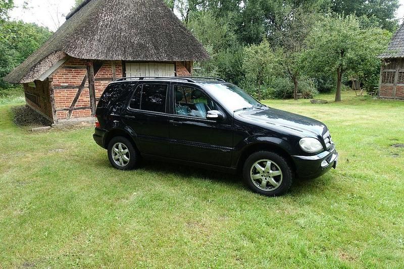 Schwarz Gebraucht 2004 Mercedes ML270 SUV | 3.050 € (Fairer Preis) - Bild 1/4