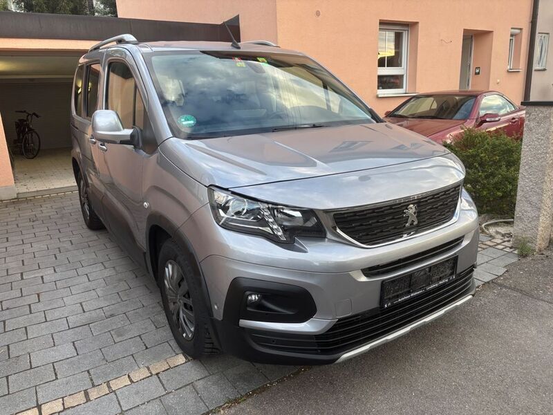 Grau Gebraucht 2020 Peugeot Rifter Allure Van / Kleinbus | 14.990 € (Guter Preis) - Bild 1/4