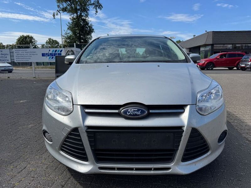 Silber Gebraucht 2013 Ford Focus Trend Limousine | 3.900 € (Guter Preis) - Bild 1/4