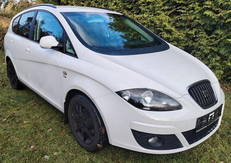 Weiß Gebraucht 2011 Seat Altea XL Van / Kleinbus | 4.880 € (Etwas zu teuer) - Bild 1/4