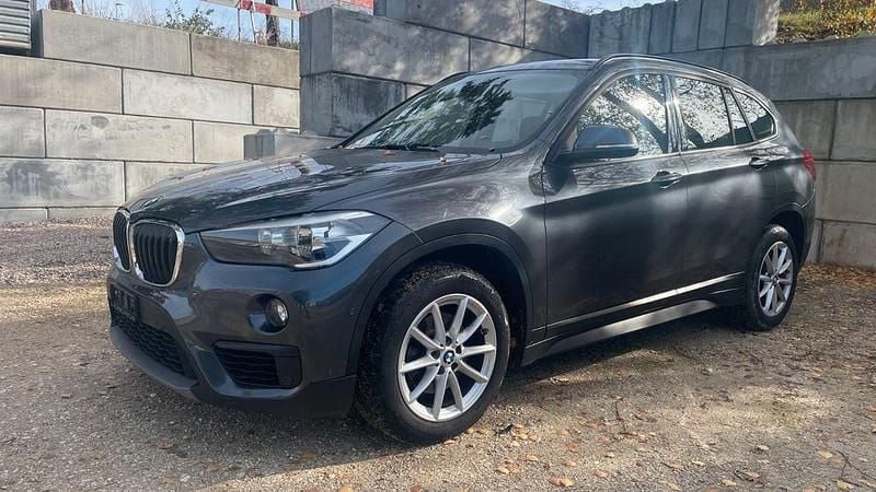 Grau Gebraucht 2017 BMW X1 Sport Line SUV | 8.900 € (Superpreis) - Bild 1/4