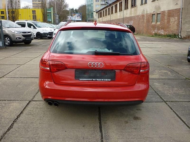 Gebraucht Audi A4 Ambiente 150 PS (110 kW) 2014 Rot Kombi