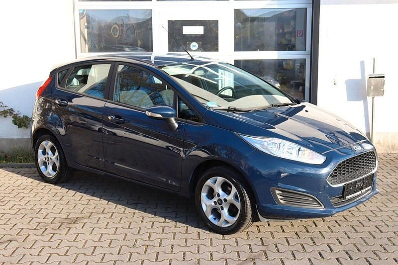 Gebraucht Ford Fiesta Trend 60 PS (44 kW) 2016 Blau Kleinwagen