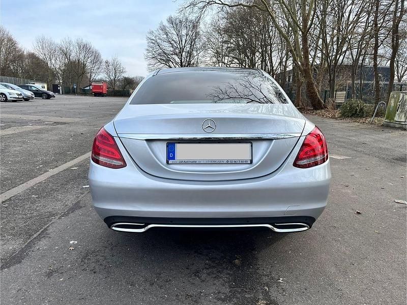 Gebraucht Mercedes C180 Avantgarde 156 PS (114 kW) 2015 Silber Limousine
