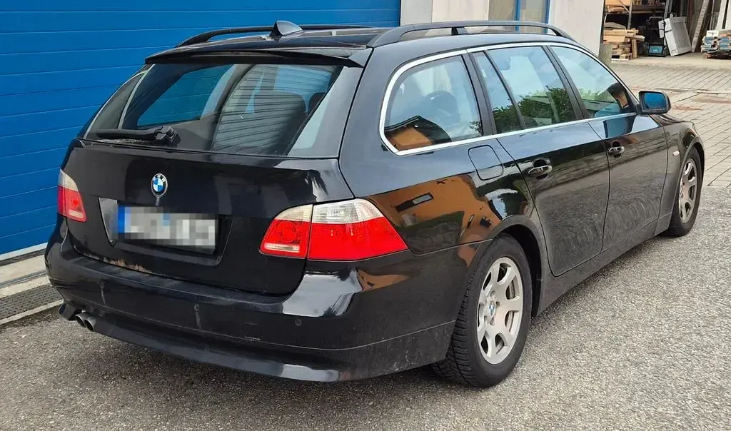 Gebraucht BMW 525 197 PS (144 kW) 2006 Schwarz Kombi