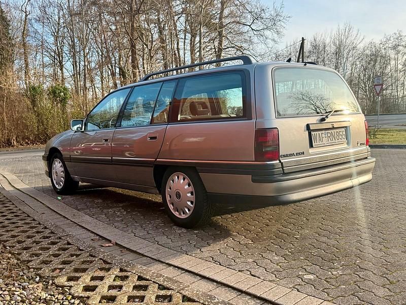 Gebraucht Opel Omega 115 PS (84 kW) 1993 Silber Kombi