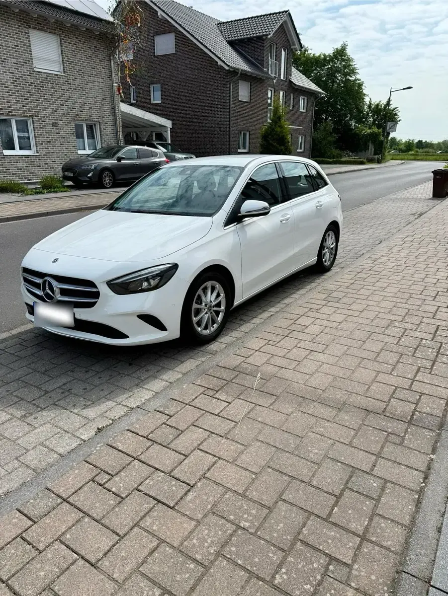 Gebraucht Mercedes B200 163 PS (119 kW) 2019 Weiß Van / Kleinbus