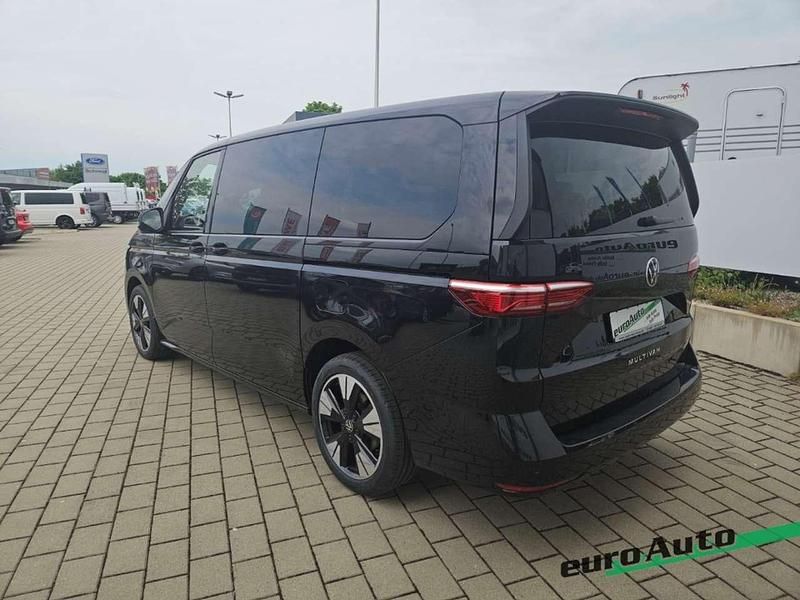 Neu VW Multivan Life 150 PS (110 kW) 2025 Deep black perleffect Van