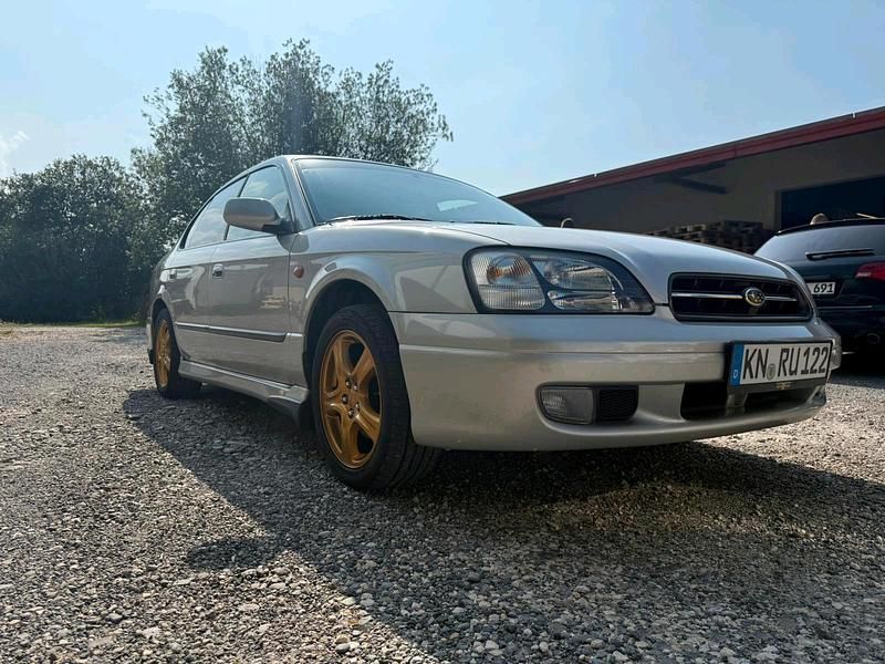 Grau Gebraucht 2001 Subaru Legacy Limousine | 4.000 € (Fairer Preis) - Bild 1/4
