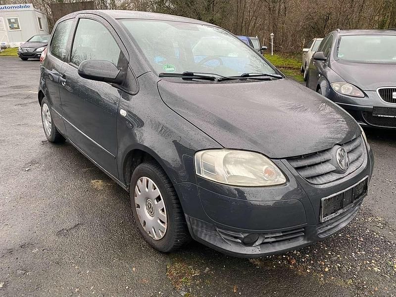 Uranograu Gebraucht 2010 VW Fox Basis Kleinwagen | 2.390 € (Fairer Preis) - Bild 1/4