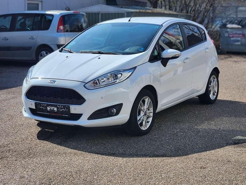 Frostweiß Gebraucht 2017 Ford Fiesta Kleinwagen | 6.950 € (Guter Preis) - Bild 1/4