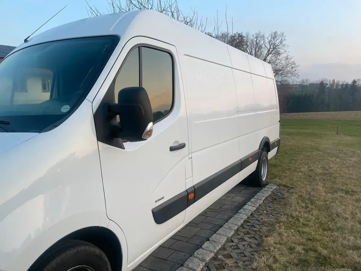 Gebraucht Opel Movano 163 PS (119 kW) 2018 Weiß Van / Kleinbus