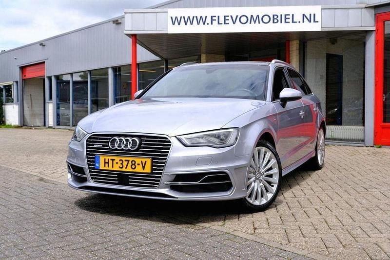 Grau Gebraucht 2015 Audi A3 Sportback e-tron Ambition Limousine | 15.950 € (Teuer) - Bild 1/4