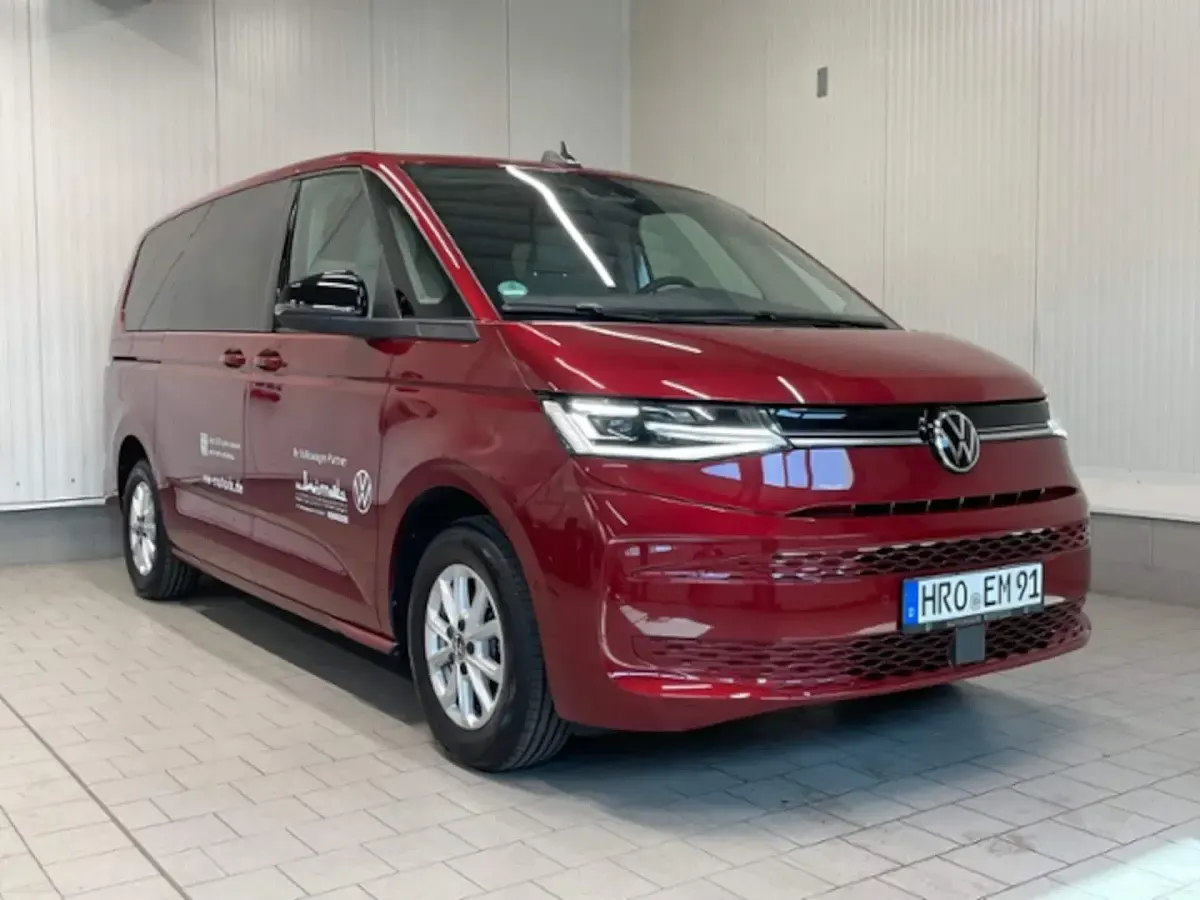Gebraucht VW Multivan Life 150 PS (110 kW) 2024 Rot Van / Kleinbus