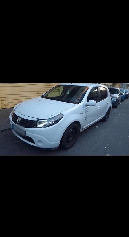 Weiß Gebraucht 2009 Dacia Sandero Kleinwagen | 1.150 € - Bild 1/4