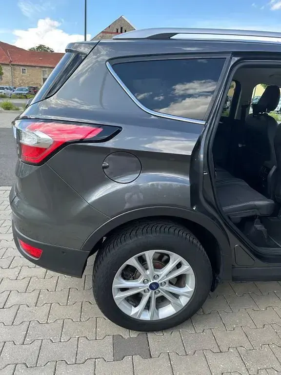 Gebraucht Ford Kuga Titanium 150 PS (110 kW) 2017 Grau SUV