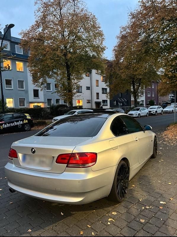 Gebraucht BMW 320 170 PS (125 kW) 2007 Silber Coupé