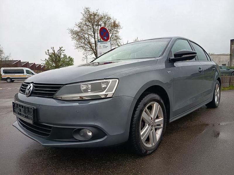 Gebraucht VW Jetta Match 105 PS (77 kW) 2012 Grau Limousine