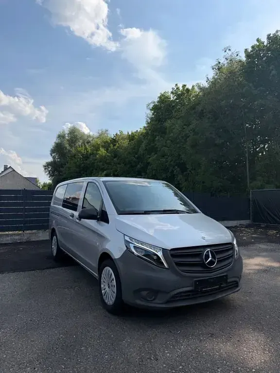 Gebraucht Mercedes Vito 190 PS (139 kW) 2021 Silber Van