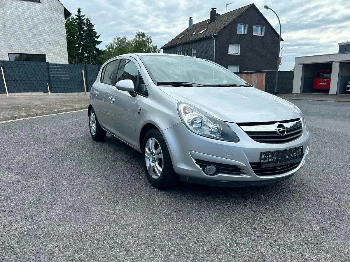 Gebraucht Opel Corsa 86 PS (63 kW) 2010 Silber Kleinwagen