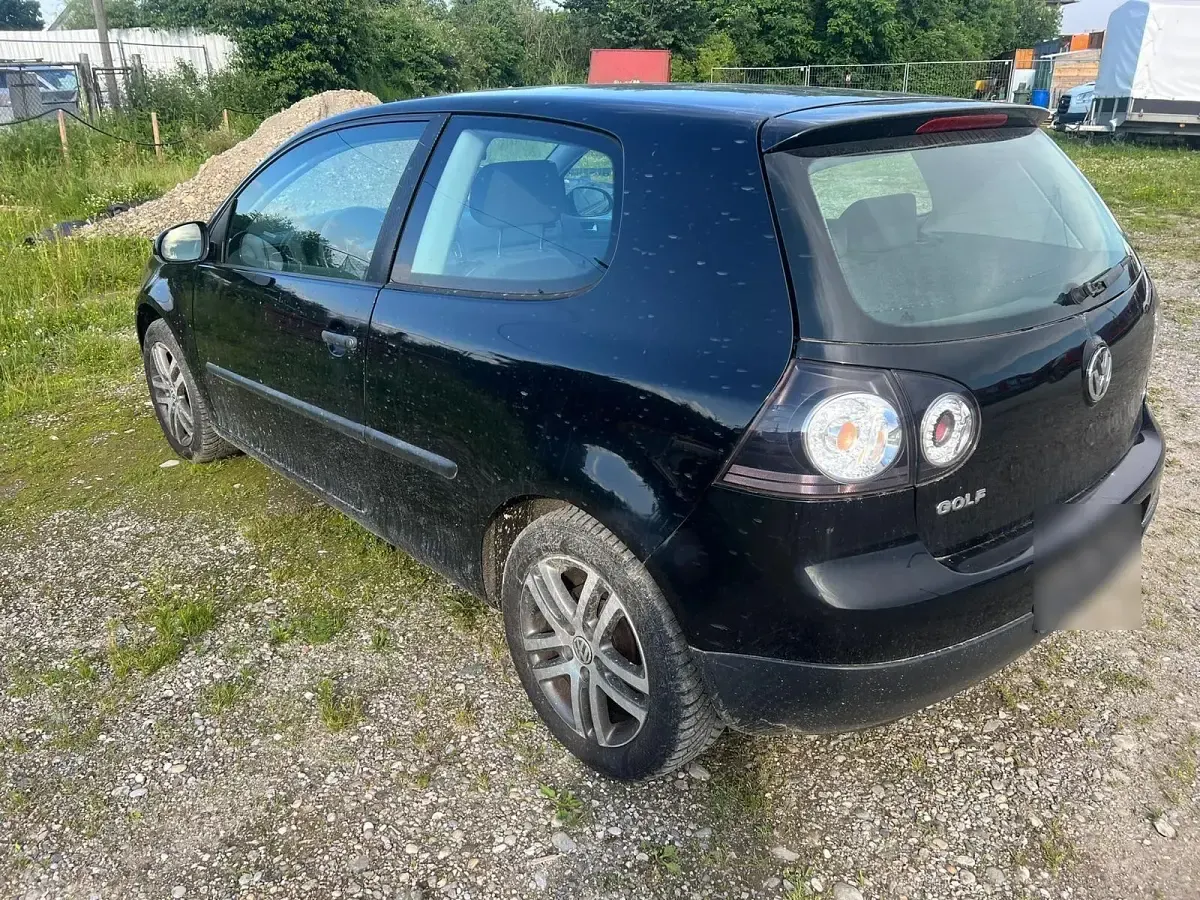 Używany VW Golf IV 102 KM (75 kW) 2004 Czarny Sedan/Limuzyna