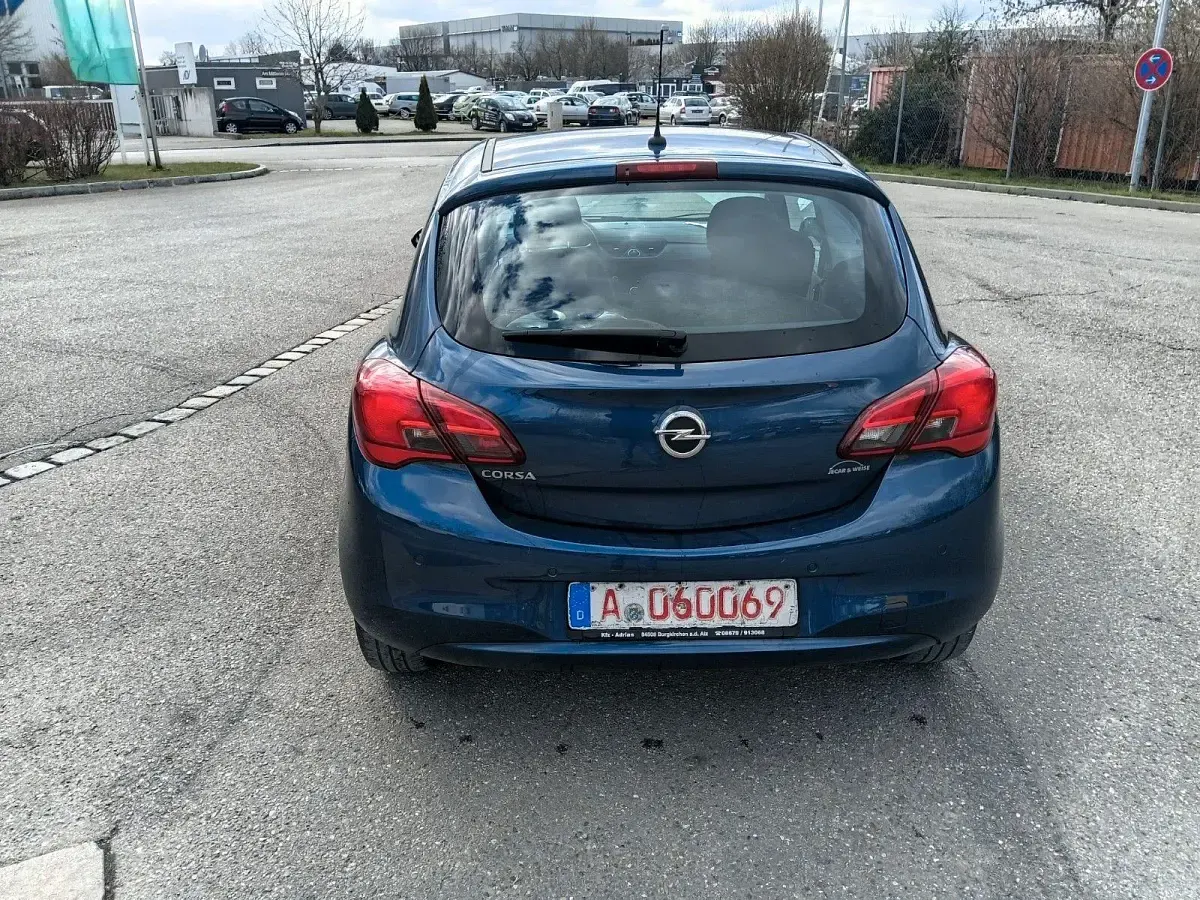 Usado Opel Corsa Selection 90 HP (66 kW) 2016 Azul Citadino