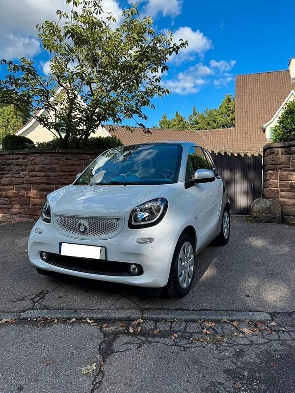 Weiß Gebraucht 2015 Smart ForTwo Coupé Proxy Kleinwagen | 7.990 € (Superpreis) - Bild 1/4