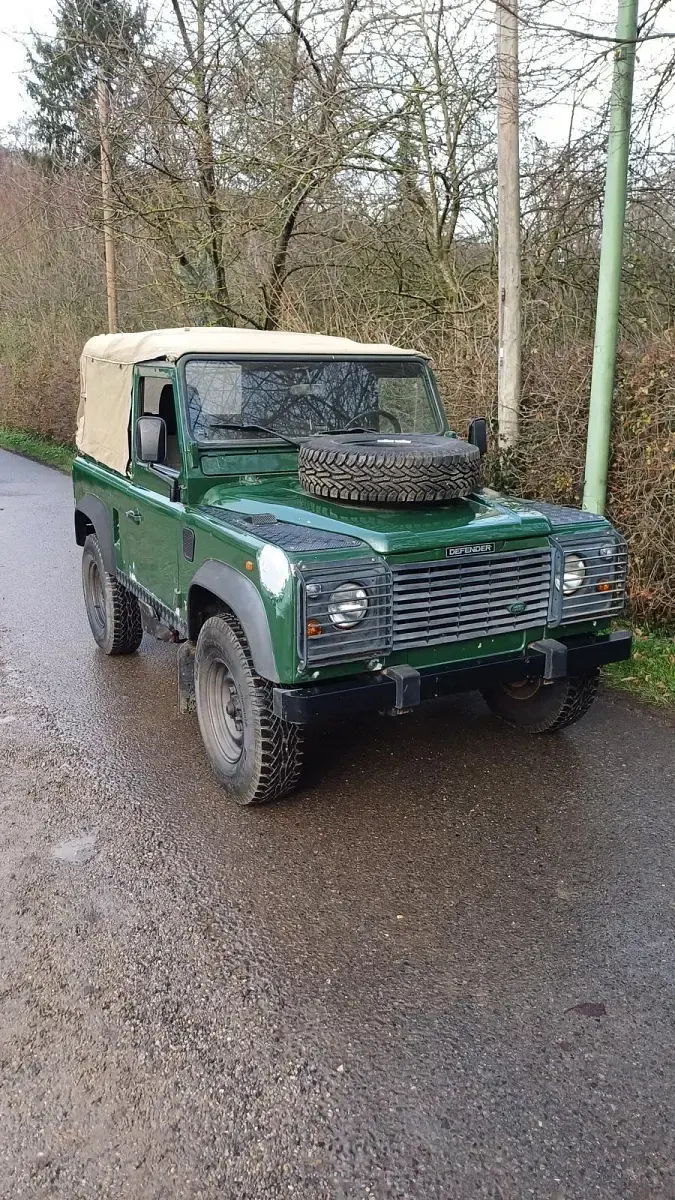 Gebraucht Land Rover Defender 112 PS (82 kW) 1997 Grün SUV