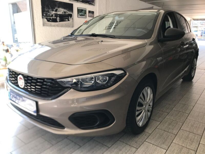 New perla grau Gebraucht 2020 Fiat Tipo Street Kleinwagen | 11.450 € (Fairer Preis) - Bild 1/4