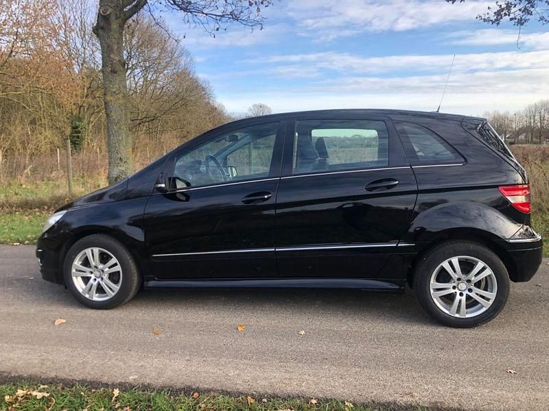 Schwarz Gebraucht 2008 Mercedes B180 Van / Kleinbus | 4.890 € (Fairer Preis) - Bild 1/4